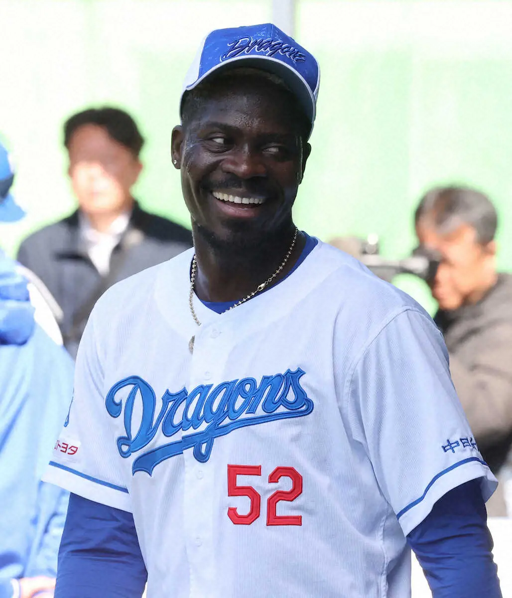 【画像・写真】中日・マルテ　上々の来日初ブルペン32球!　「あと数日でMAXになるよ」井上監督も新守護神候補の期待