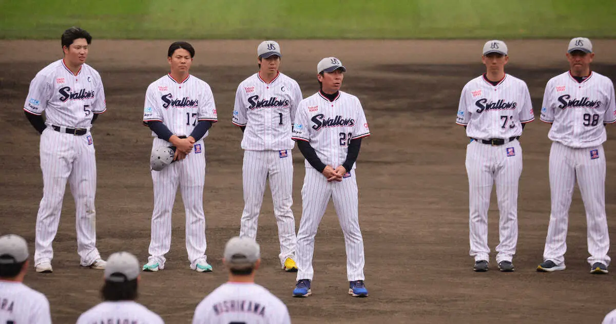 【画像・写真】ヤクルト・高津監督　キャンプ打ち上げも笑顔なし「このままじゃ勝てない」投手陣整備進まず苦言