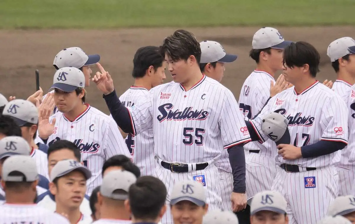 【画像・写真】ヤクルト・村上　フリー打撃特大弾でキャンプ締めた「浦添の関係者の皆さんに感謝」