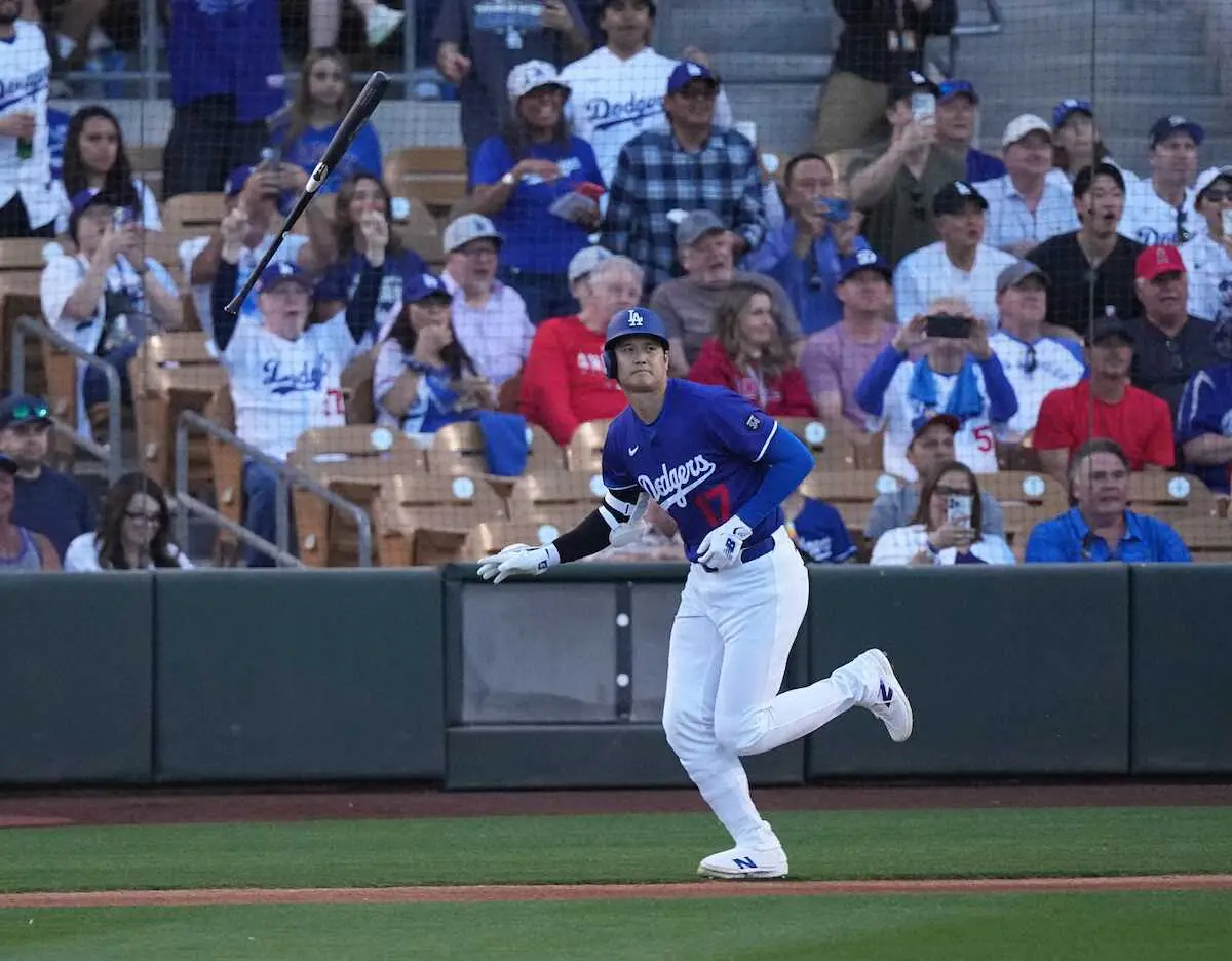 【画像・写真】大谷翔平　OP戦初打席で菊池雄星から「振り遅れ」も「いい角度で」今季1号　満員のファン大熱狂