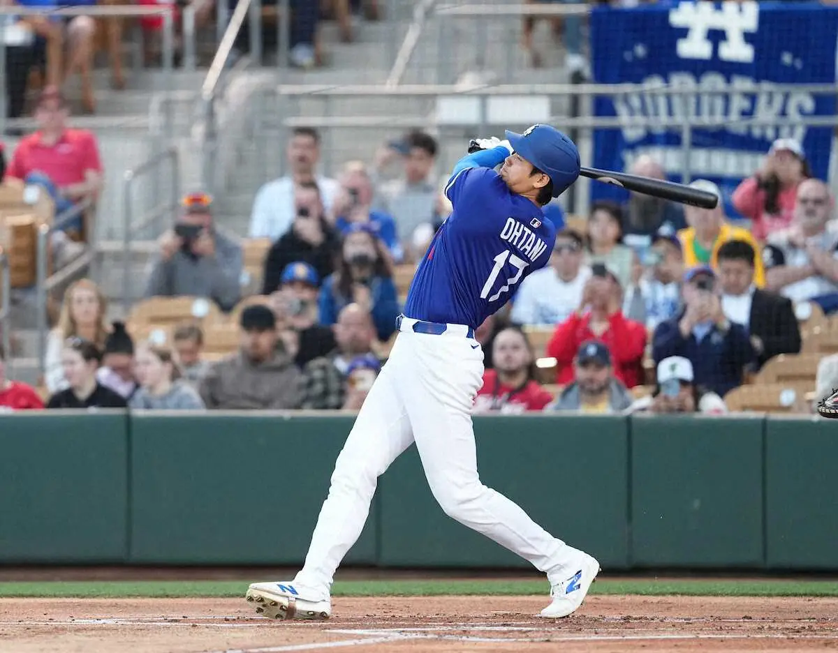 【画像・写真】大谷翔平の1打席目は初球攻撃で一ゴロ　試合前に首と背中気にする様子も…由伸＆朗希登板試合