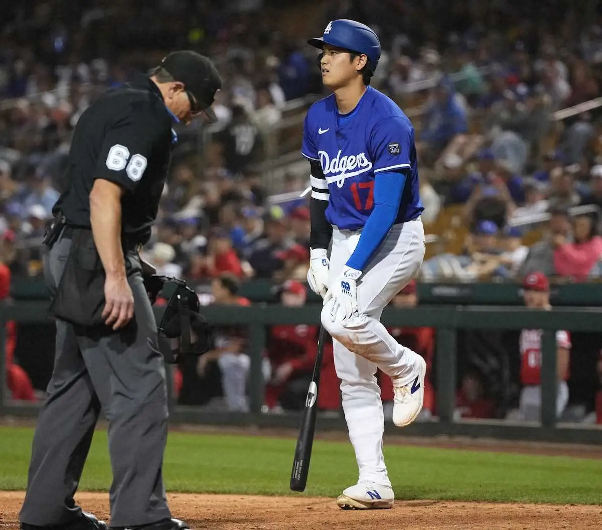 【画像・写真】ドジャース監督「He’s fine」左膝に自打球の大谷翔平は問題なし　クラブハウスでは湿布のみ
