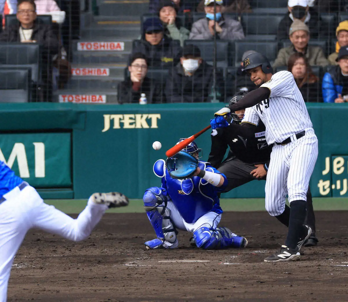 【画像・写真】阪神の新助っ人・ヘルナンデスが来日1号！打球速度181キロ、角度26度の弾丸ライナーを左中間最深部へ