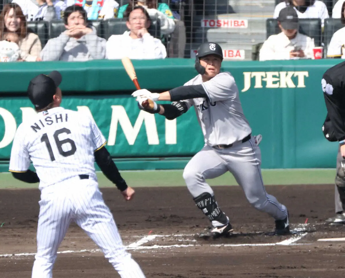 【画像・写真】＜神・巨　9日＞初回、西勇から左前適時打を放つ中山（撮影・北條　貴史）