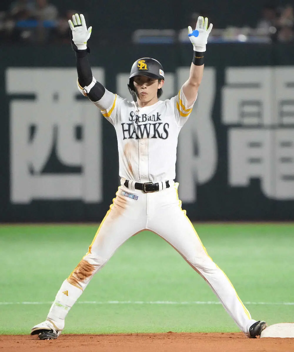 【画像・写真】ソフトバンク・周東“初対決”甲斐キャノンに勝った!!　「ここで走れば盛り上がるなと」二盗決めた