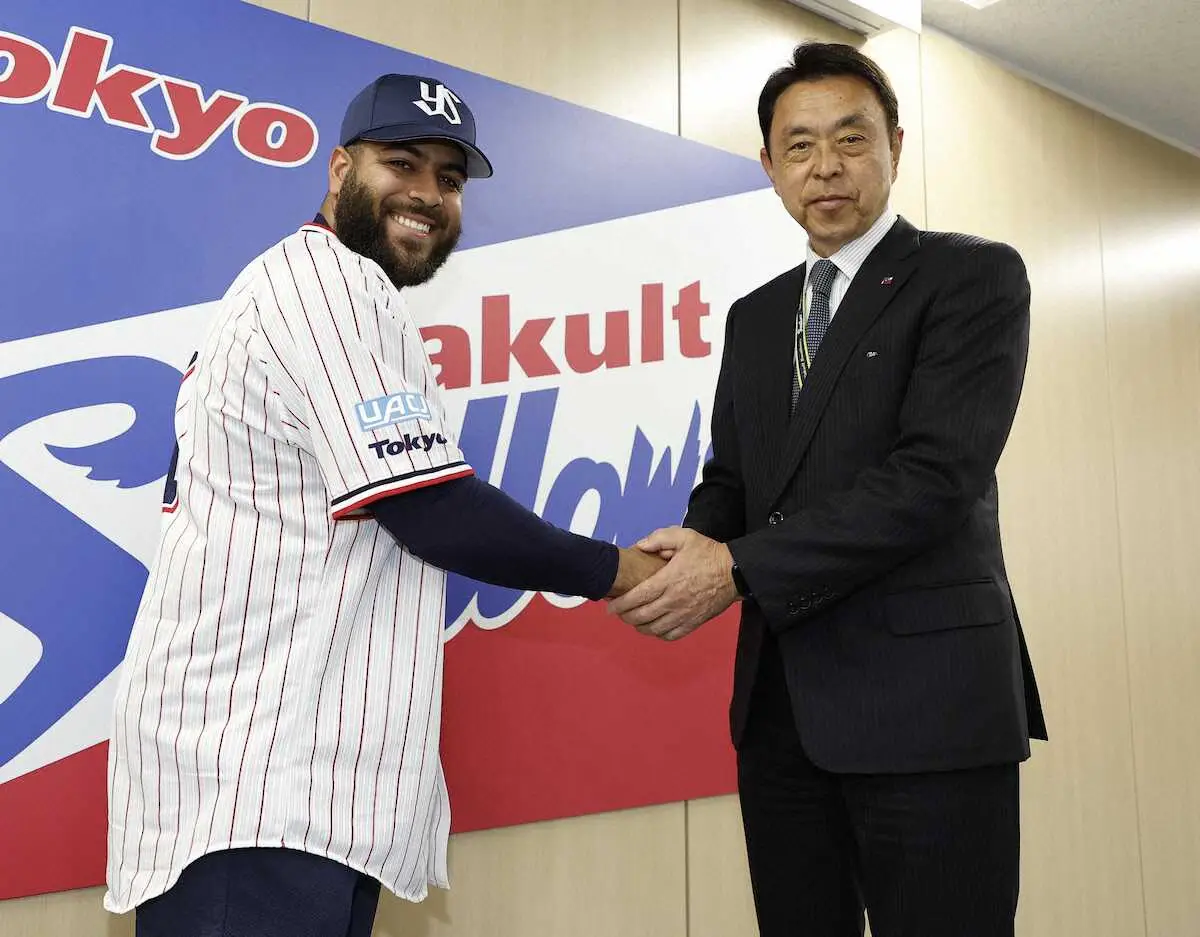 【画像・写真】ヤクルト新外国人ペドロ・アビラが入団会見　日本の野球に「勉強して順応できるようにしたい」