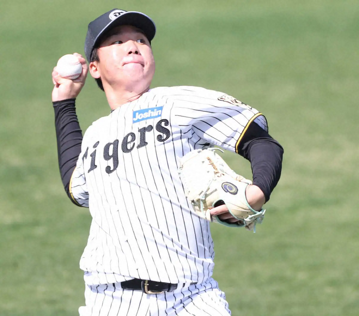 【画像・写真】阪神・村上、2軍で“開幕デモ”に臨む　平田2軍監督に初星届ける「しっかり勝てるように投げたい」