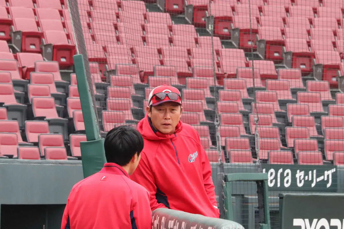 【画像・写真】広島・新井監督　残り3枠の開幕ローテを最終テス投「いい意味で頭が痛い」　候補に佐藤柳、ドミンゲスら