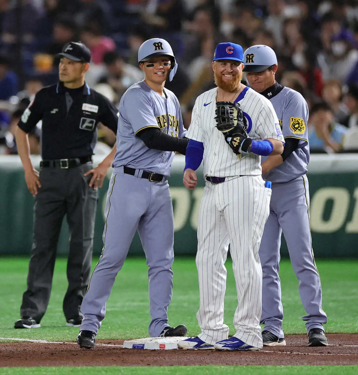 【画像・写真】ファンほっこり！ターナーが森下と談笑「なんか素敵」「同じ画角に居るの良いな」「微笑ましすぎる」