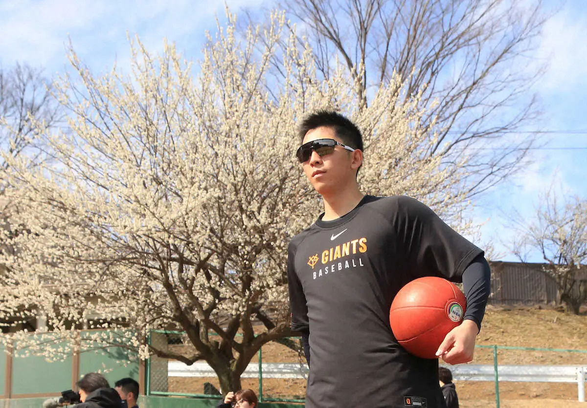 【画像・写真】巨人・戸郷翔征「あれはちょっとないな、と」　6年前の高校卒業式翌日、宮崎キャンプで…