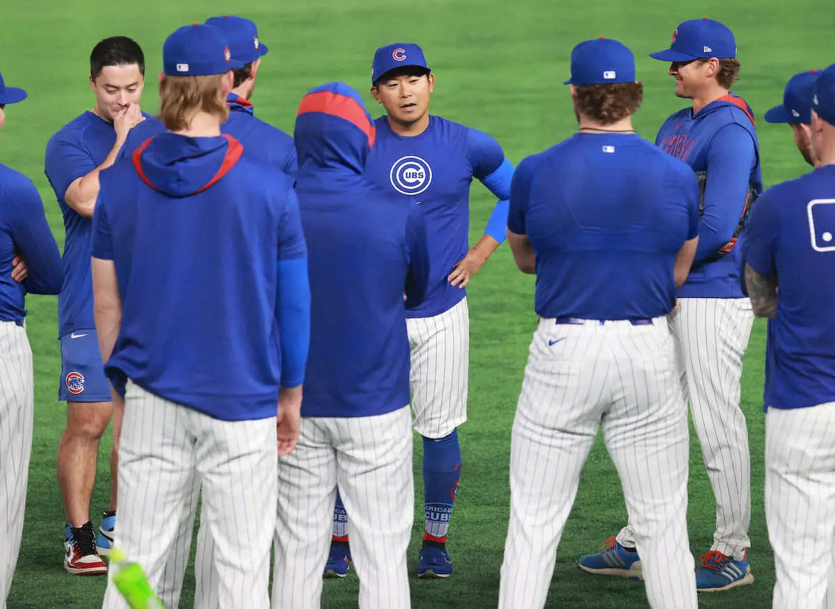 【画像・写真】カブスナインが選手食堂で大谷母校の花巻東が出場するセンバツ観戦　開幕戦では誠也母校が43年ぶり1勝