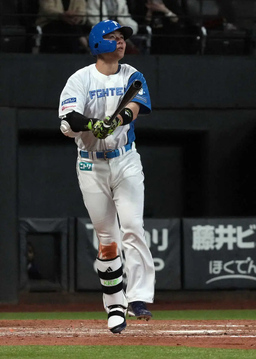 【画像・写真】5回、ソロを放つ日本ハム・清宮幸（撮影・高橋　茂夫）