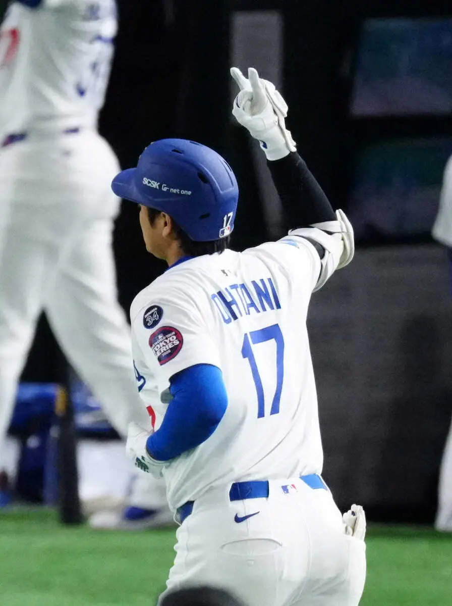 【画像・写真】＜カブス・ドジャース＞5回、ソロを放ち、ポーズする大谷（撮影・木村　揚輔）