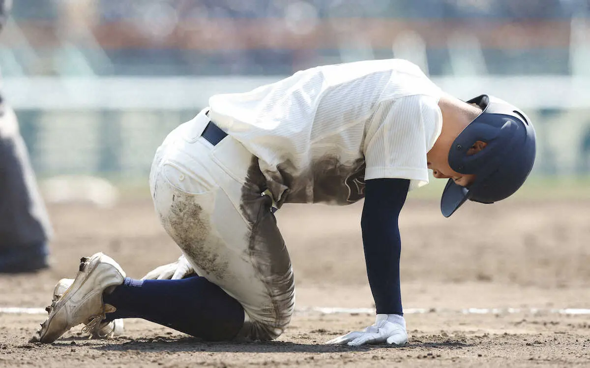 【画像・写真】【センバツ】西日本短大付の遊撃手・井上が負傷交代　西村監督「大会前に足を痛めてた。経過を見たい」