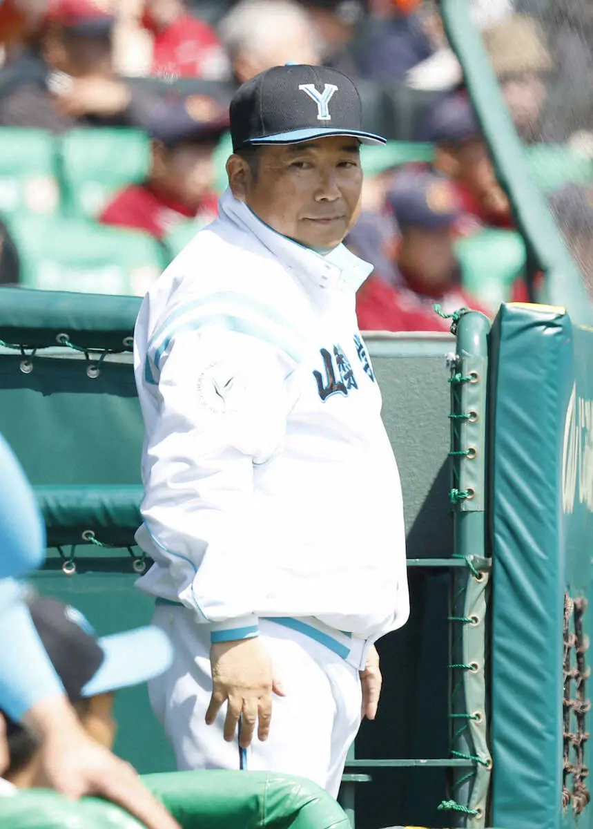 【画像・写真】【センバツ】3年連続初戦突破も笑顔なしの山梨学院・吉田洸二監督「勝った気がしない」　相手捕手にも謝罪