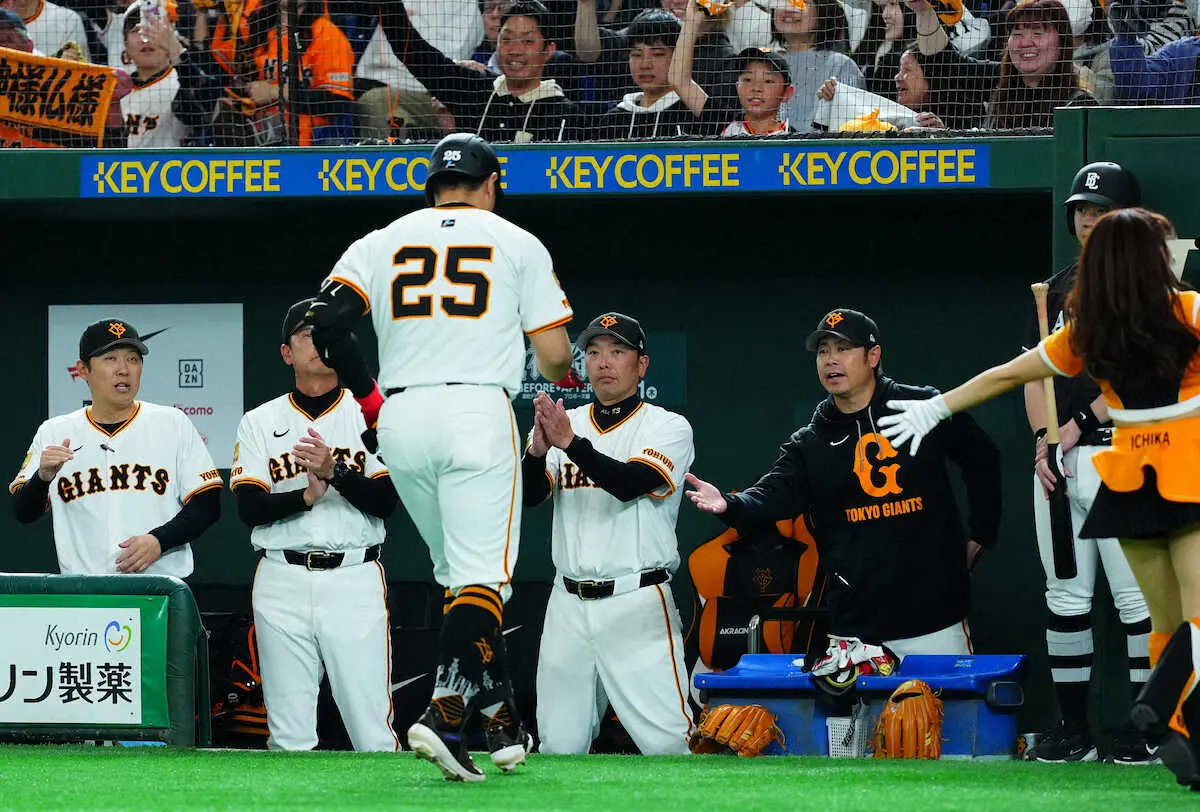 【画像・写真】巨人・阿部監督　坂本の状態は「全く悲観してない」中山の開幕スタメンにも含み「明日も見て考えようかな」