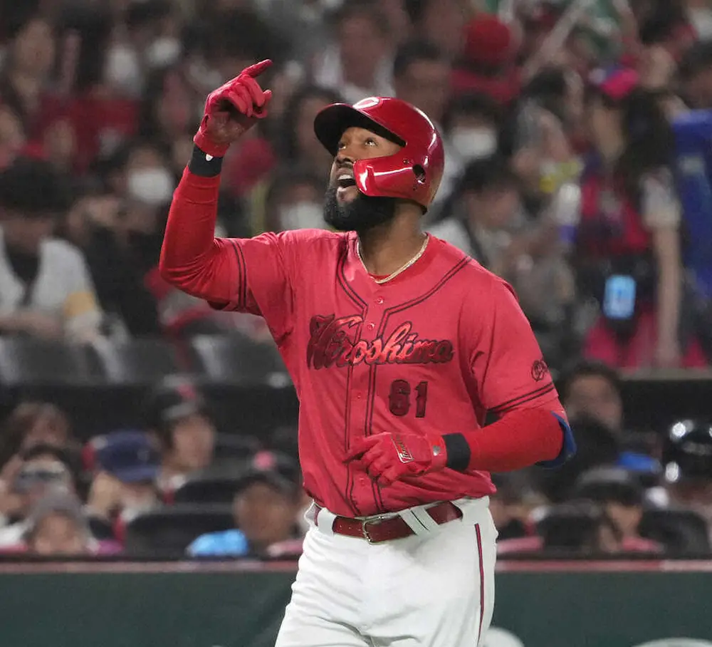 【画像・写真】広島・ファビアンが本領だ　2号&来日初マルチ!　新井監督ご満悦「シーズンでもたくさんお願い」