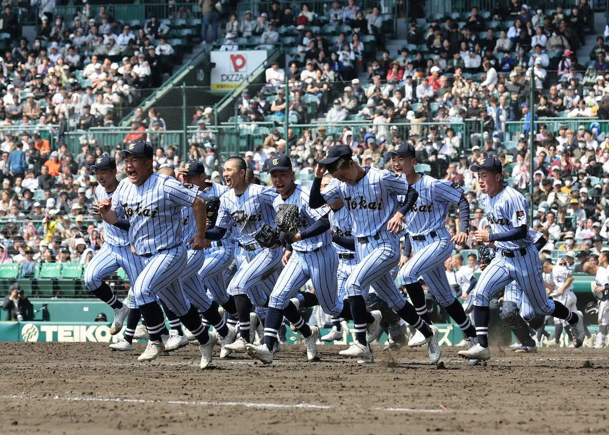 【画像・写真】【センバツ】東海大札幌9回2死から逆転劇　勝ち越し打の鈴木「終盤3イニングの強さを意識してきた」