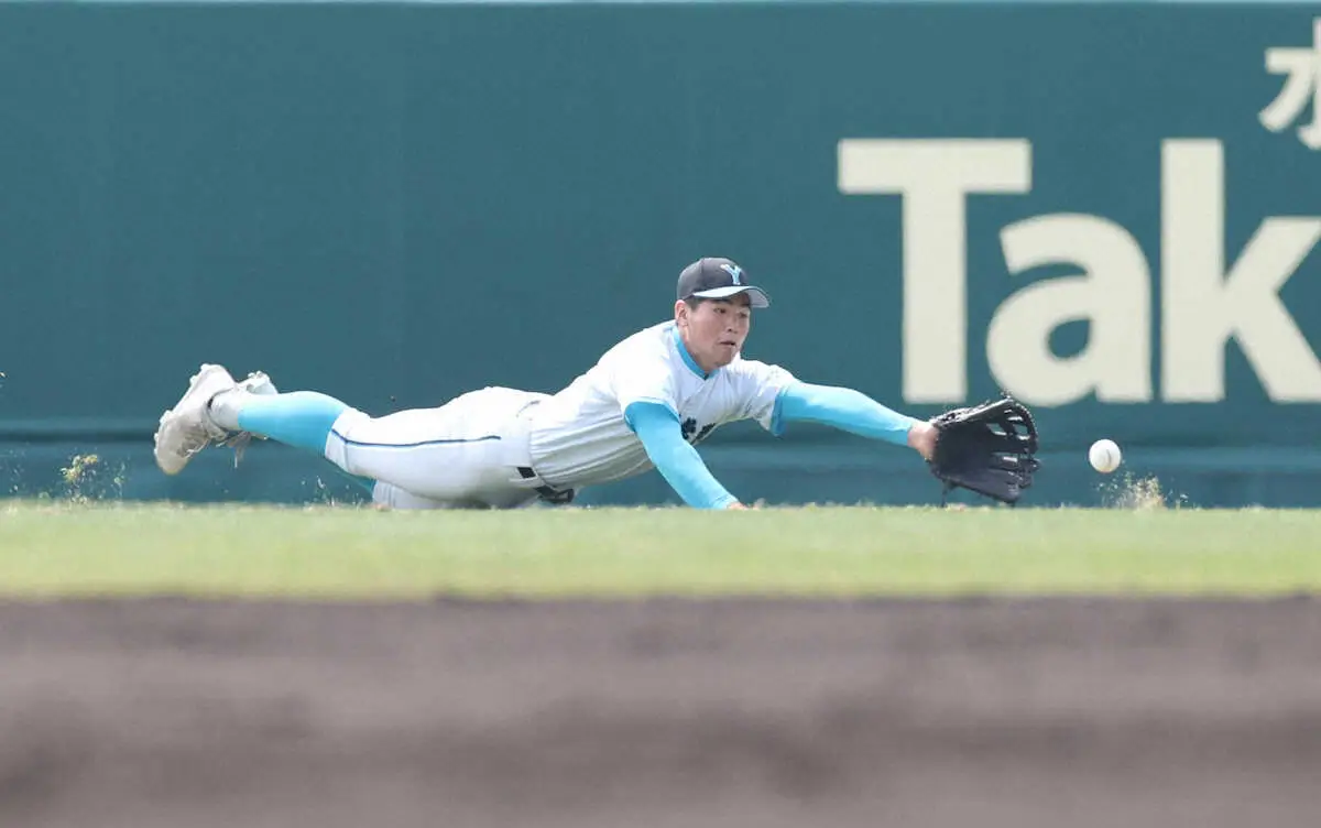 【画像・写真】【センバツ】西日本短大付、安田が先制3点ランニング本塁打、チームは2試合連続ランニング本塁打