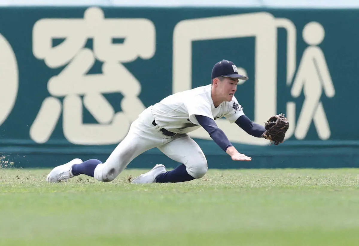 【画像・写真】【センバツ】西日本短大付・奥駿仁　大舞台でも冷静　ダイビングキャッチ