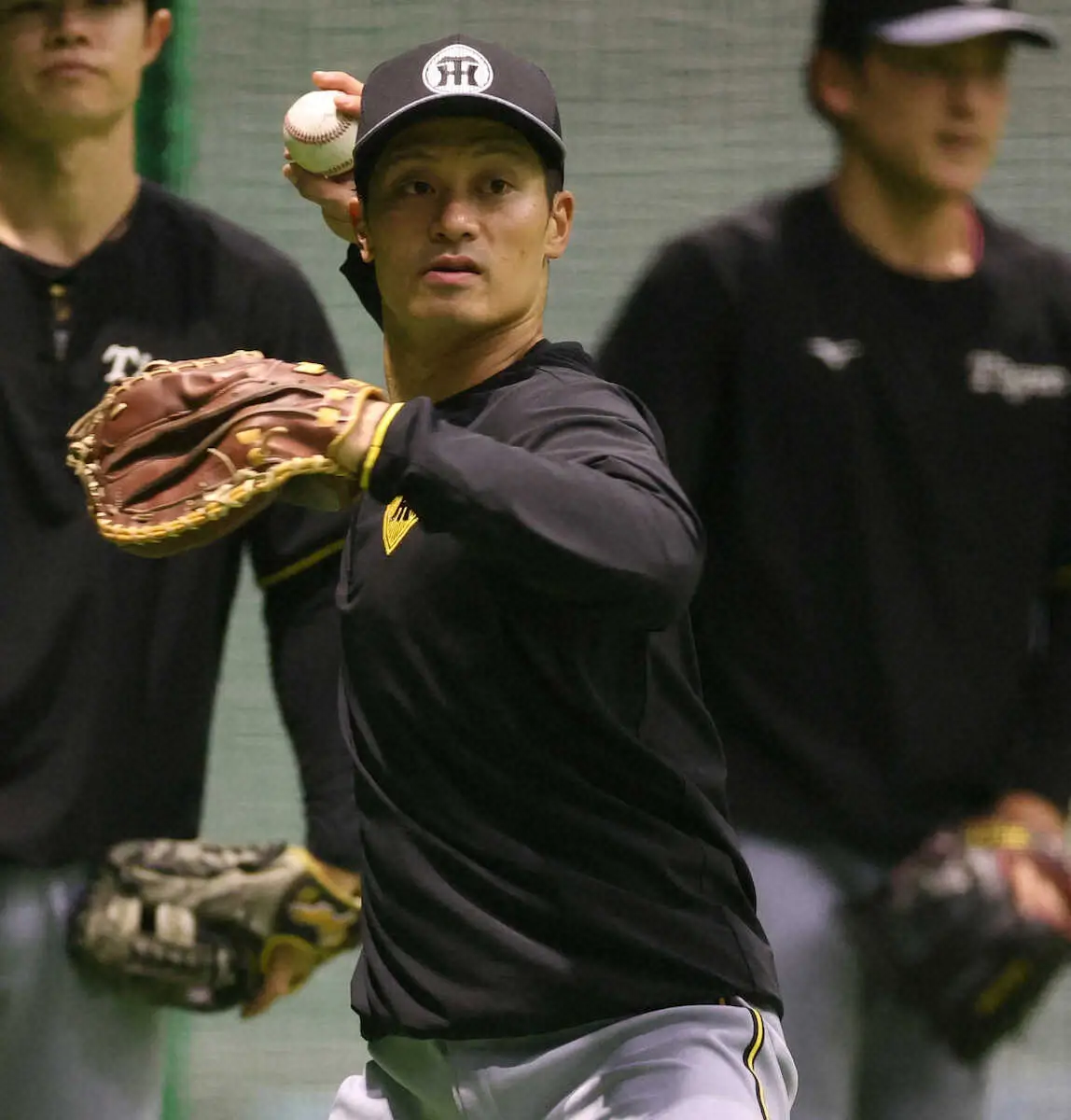 【画像・写真】阪神　開幕マスク濃厚の坂本は広島打線の助っ人コンビを警戒「日本の野球に対応しようとしてる」