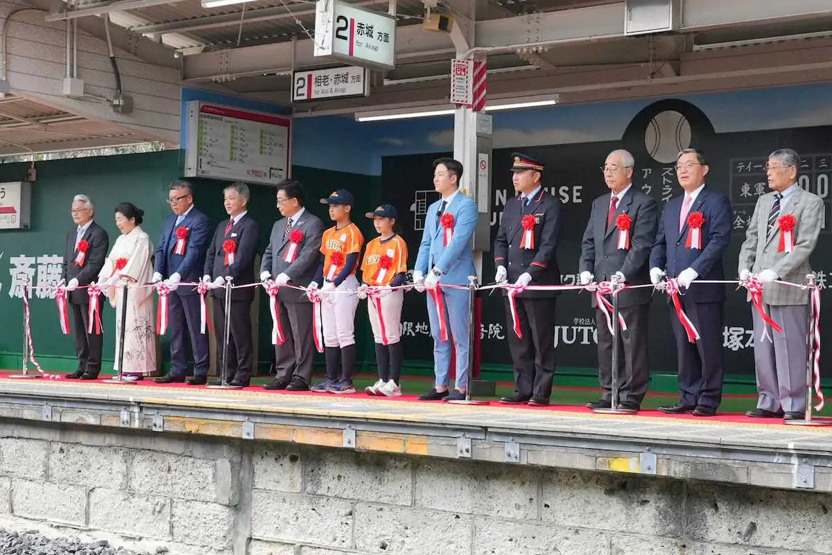 【画像・写真】東武鉄道・新桐生駅の2番線ホームが「野球場」へとリニューアル　副駅名は「球都桐生」に制定