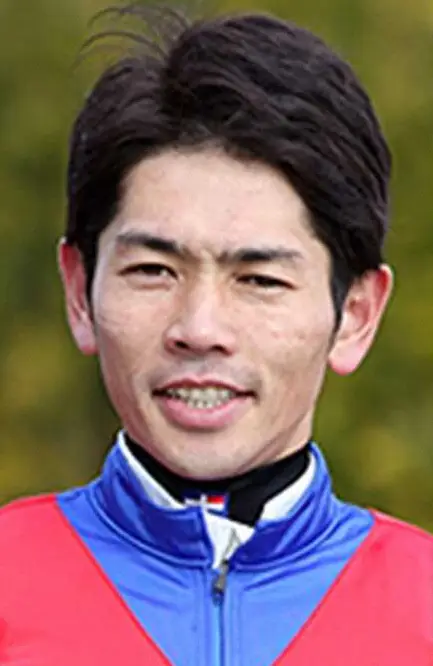 【画像・写真】4・11ロッテVSソフトバンク戦　戸崎圭太騎手が始球式「大変光栄です」