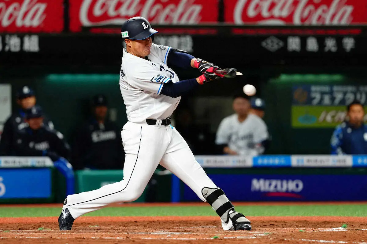 【画像・写真】西武開幕2連敗　渡部聖弥がプロ初適時打も打球見失い「次はやらないように対策したい」