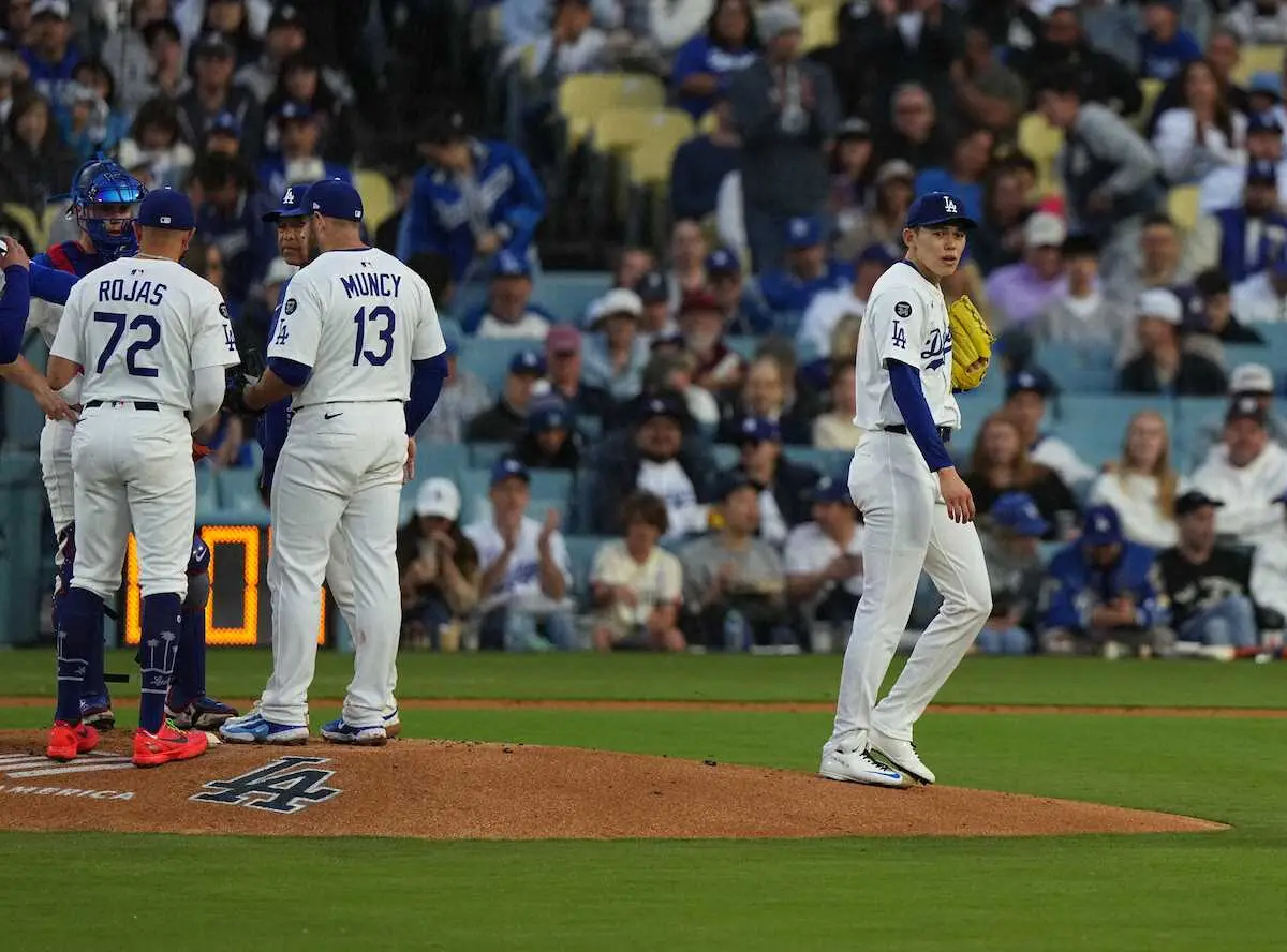 【画像・写真】佐々木朗希　本拠初陣は2回持たず2失点　4四球、ストライク率52.4％と制球に課題　ベンチで悔しがる