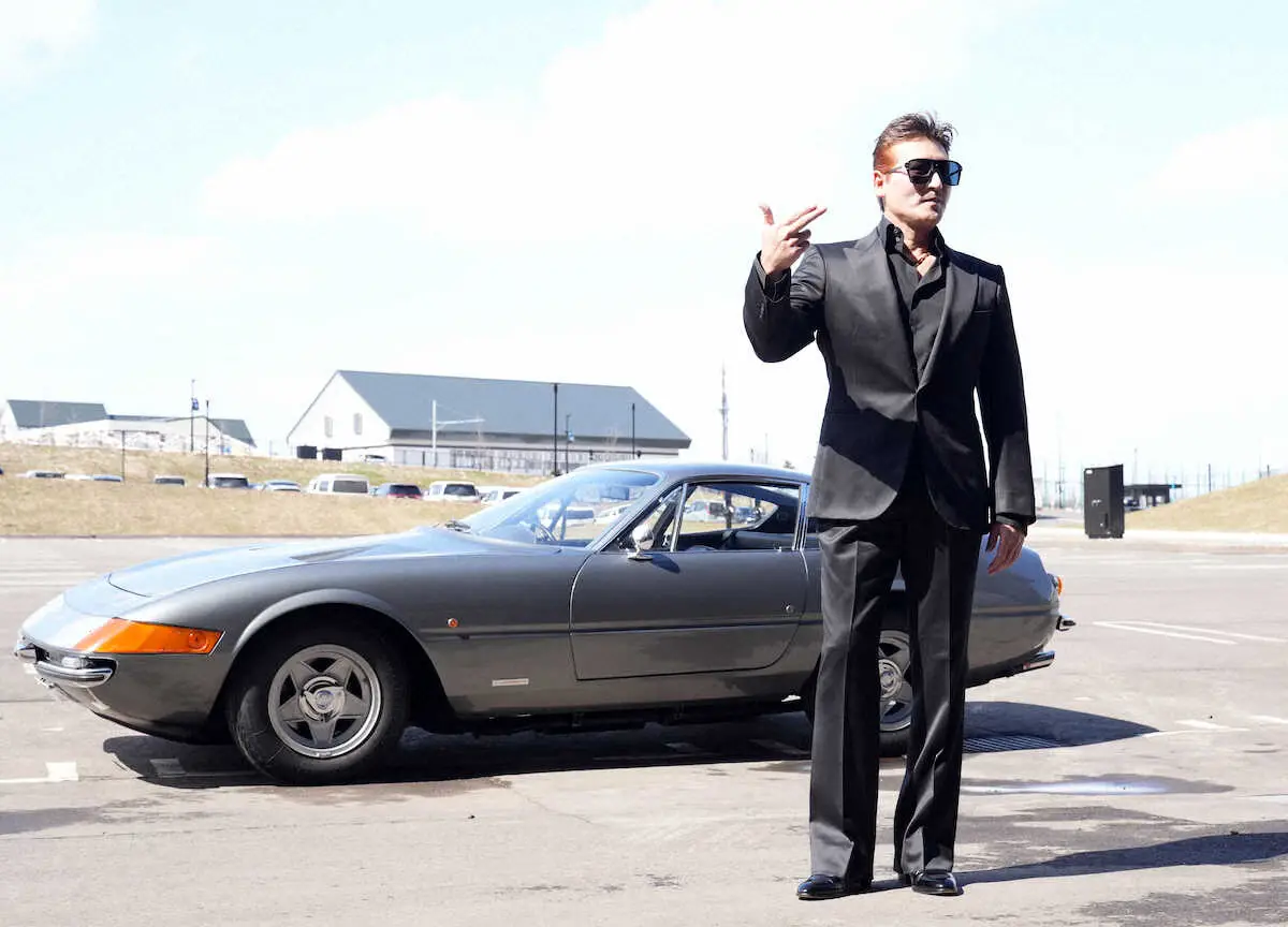 【画像・写真】日本ハム新庄監督　クラプトンが所有した2億5000万円のフェラーリでド派手に球場入り