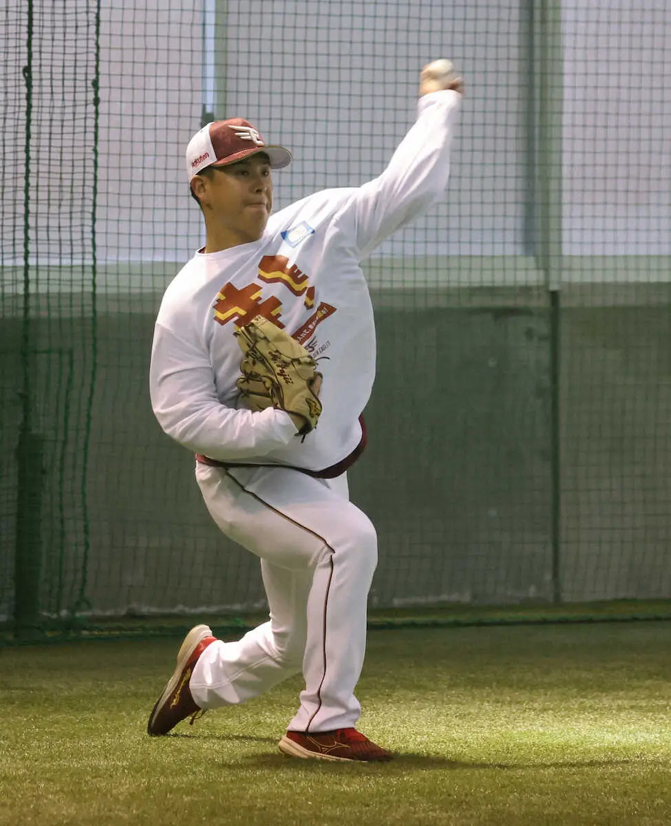 【画像・写真】＜楽・西　雨天中止＞キャッチボールをする藤井（撮影・篠原岳夫）