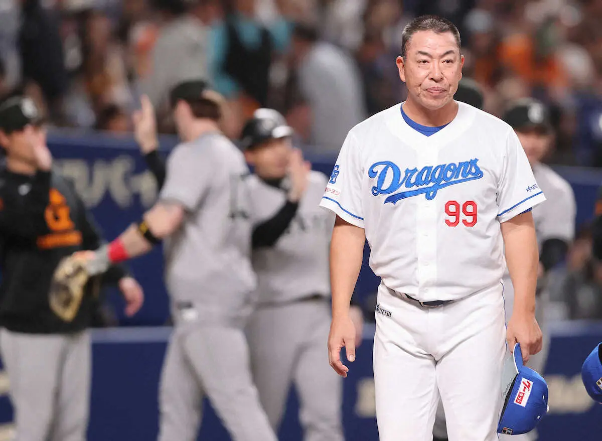 【画像・写真】中日・井上監督、柳が岡本、キャベッジに許した盗塁に「クセみたいなのがありますよって…」