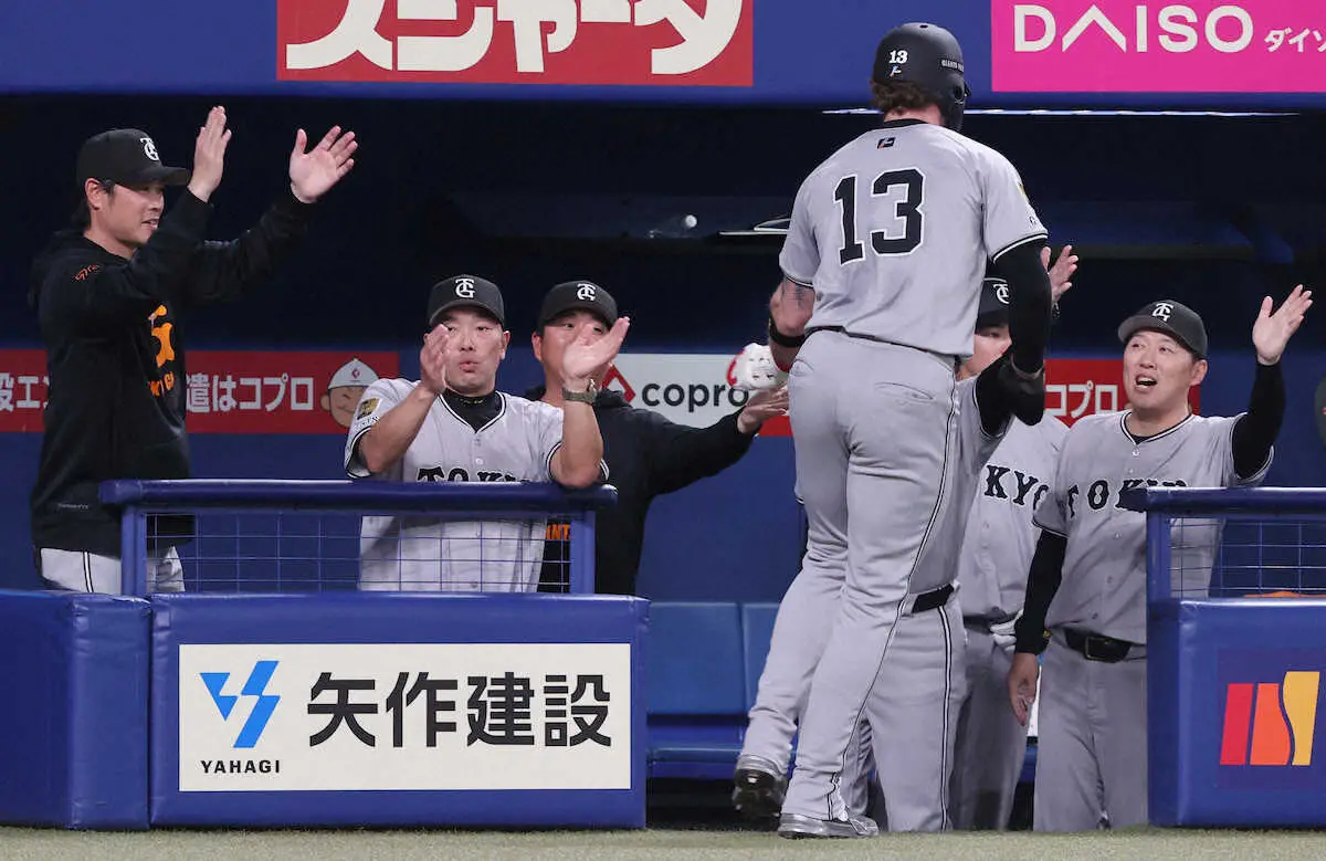 【画像・写真】中日・柳の癖を読み切った？開幕4戦で1盗塁だった巨人が6回までに2盗塁成功　しかも岡本とキャベッジ