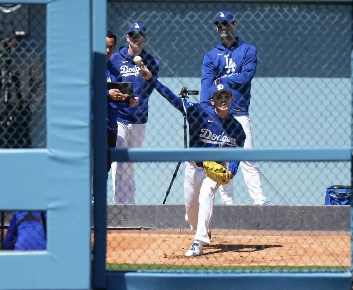 【画像・写真】ドジャース・佐々木朗希がブルペンで45球の投げ込み　投球間隔3秒のスピード調整に着手