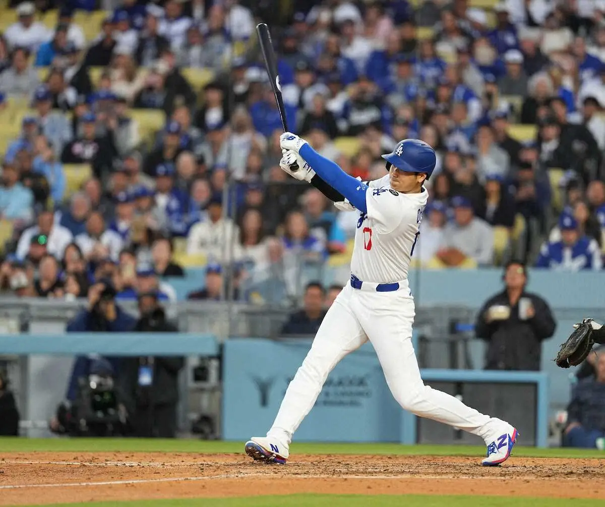 【画像・写真】大谷翔平　第3打席で右前打放ち2戦連続安打　自身の首振り人形配布デーで快音　昨季から23戦連続出塁