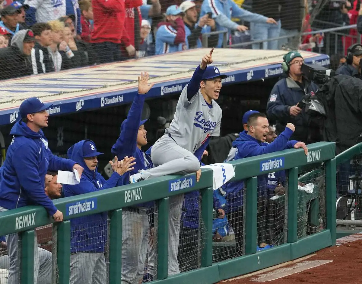 【画像・写真】大谷翔平　第2打席は四球　昨季から25試合連続出塁　チーム内では大谷のCMポーズが浸透中