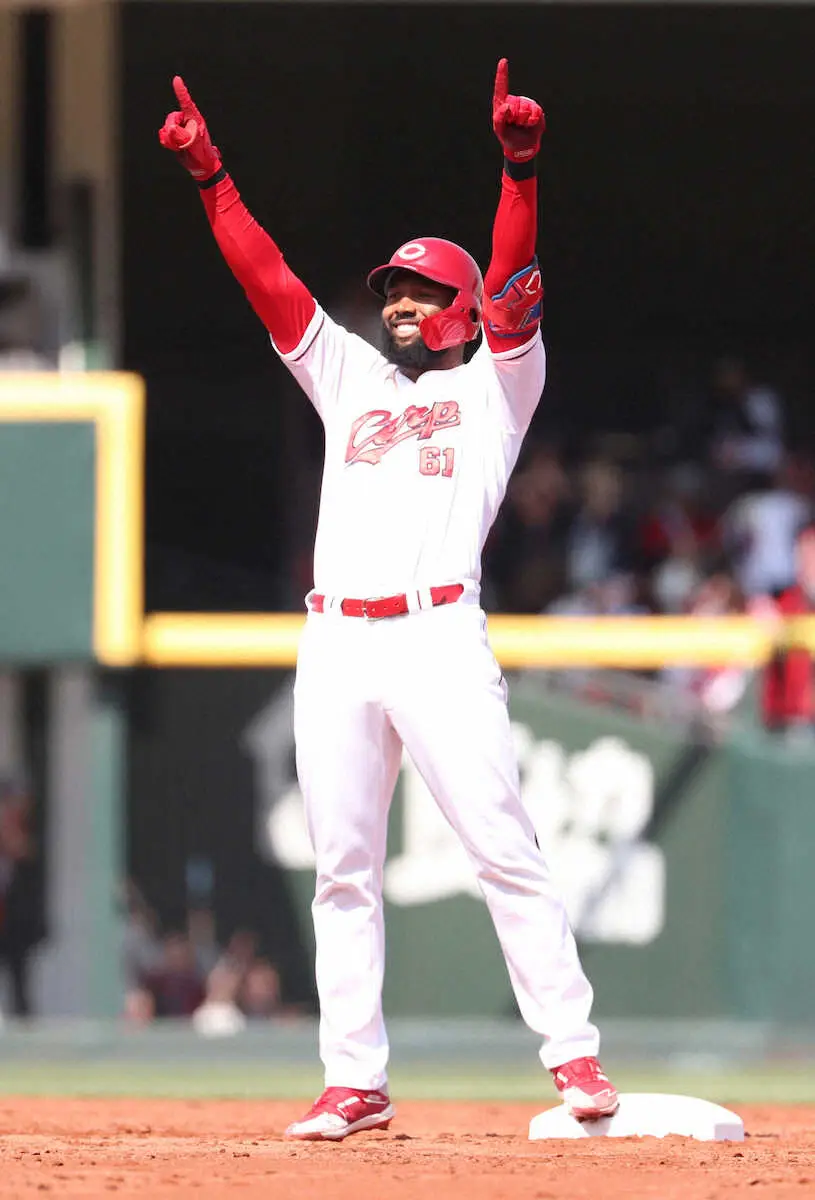 【画像・写真】広島・ファビアン全開6戦連続安打！　本拠マツダで初のお立ち台に「雰囲気が良くて素晴らしい」