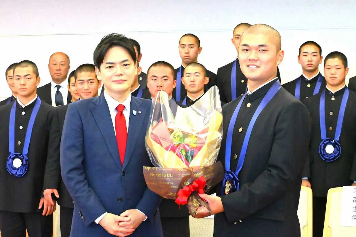 【画像・写真】横浜市長が選抜Vの横浜高ナインを激賞「大きな感動を届けた」　村田監督「横浜清陵とチーム横浜で戦った」