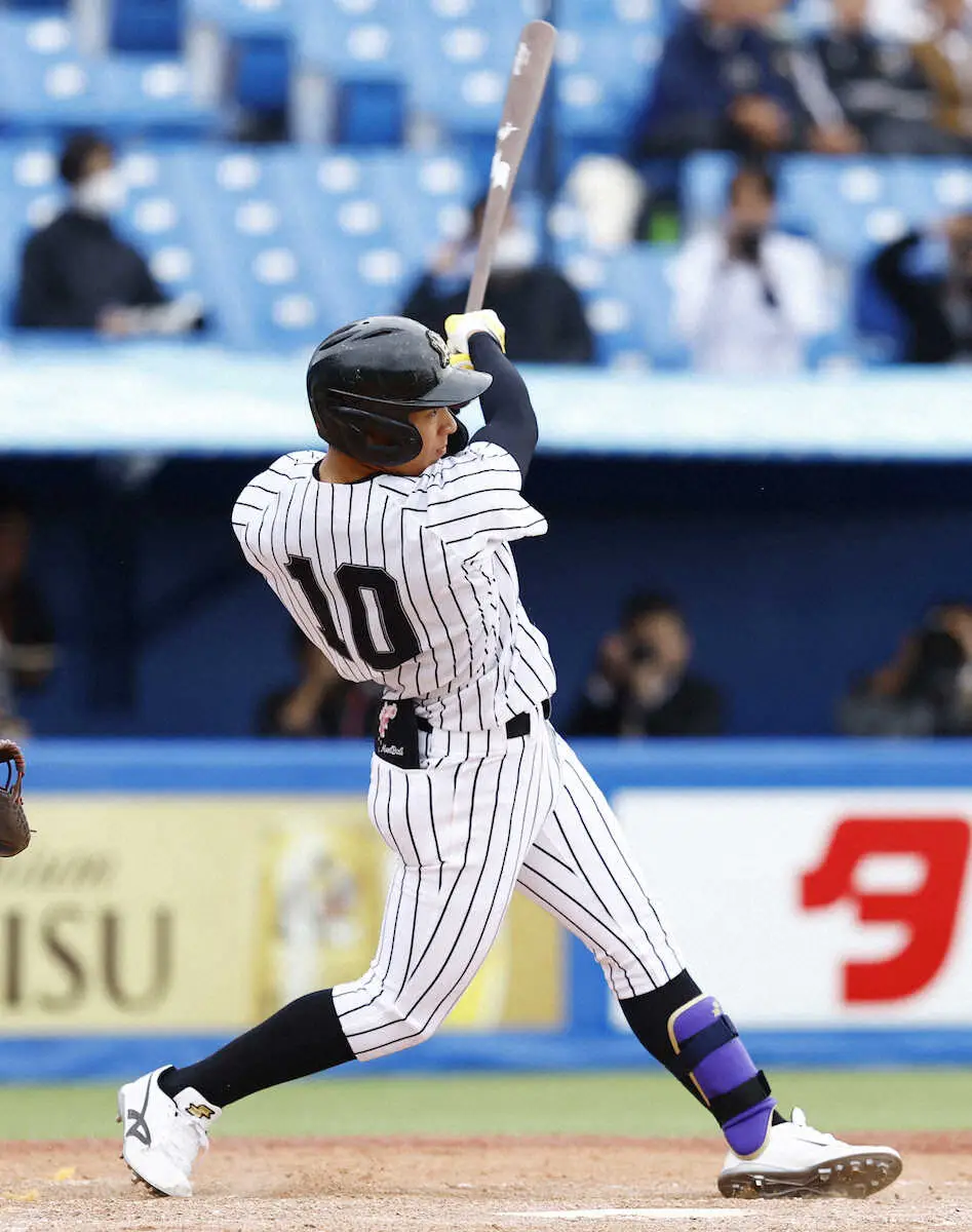 【画像・写真】亜大の6番・山里　ビッグイニングつくった通算2号ソロ　東洋大の最速154キロ右腕・島田を3回KO