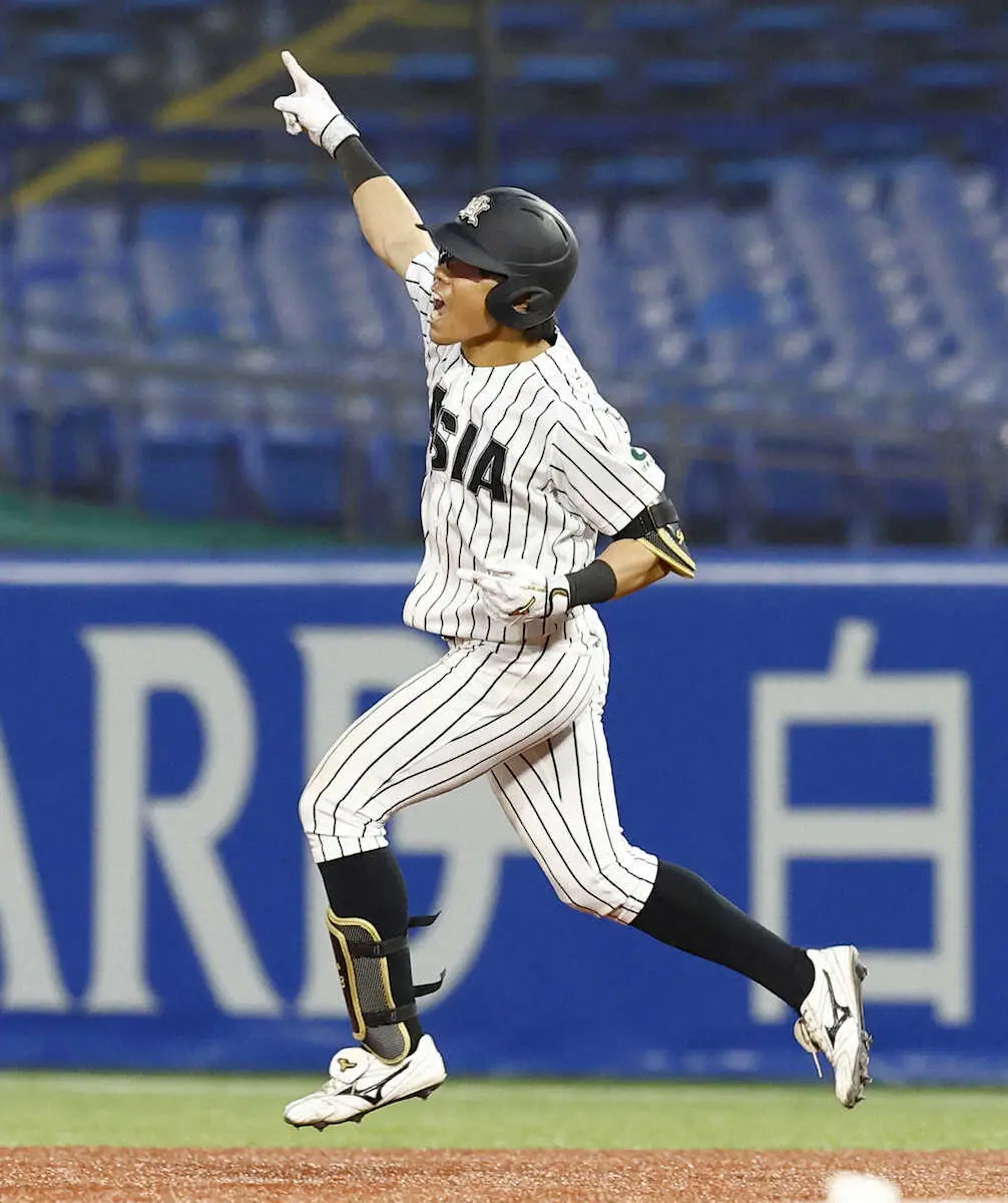 【画像・写真】亜大・芹沢優仁、ドラフト候補島田から―逆転サヨナラ満塁弾「初めて。凄くうれしかった」
