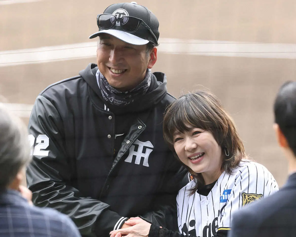 【画像・写真】「楽しみでたまりません」甲子園開幕の藤川監督にLINDBERG渡瀬マキが登場曲のライブでエール