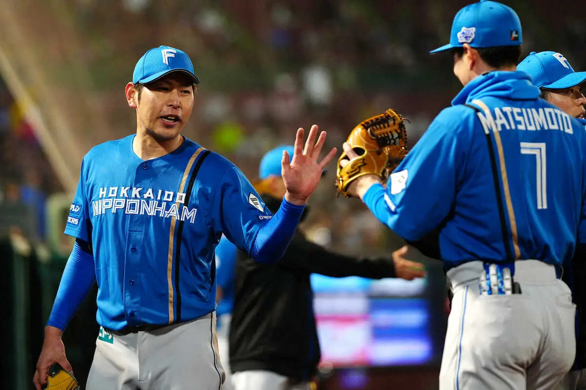 【画像・写真】日本ハム・加藤貴之　右手首に打球直撃の影響で“余力”残して70球降板　6回途中1失点