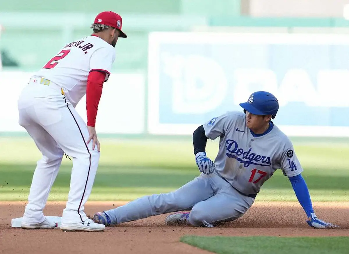 【画像・写真】ナショナルズ戦の7回、ドジャース・大谷は二盗を決める（撮影・沢田　明徳）