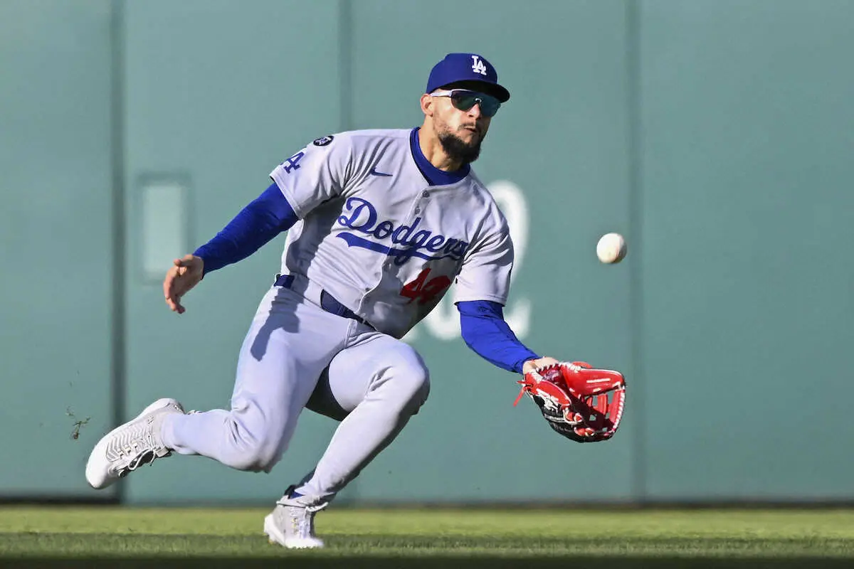 【画像・写真】捕っている！ドジャース・パヘスが満塁本塁打防ぐ好プレー　先発・佐々木朗希を救う