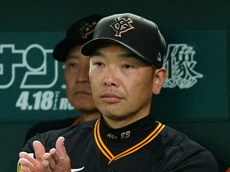 【画像・写真】巨人・阿部監督　魚雷バットを試し打ち