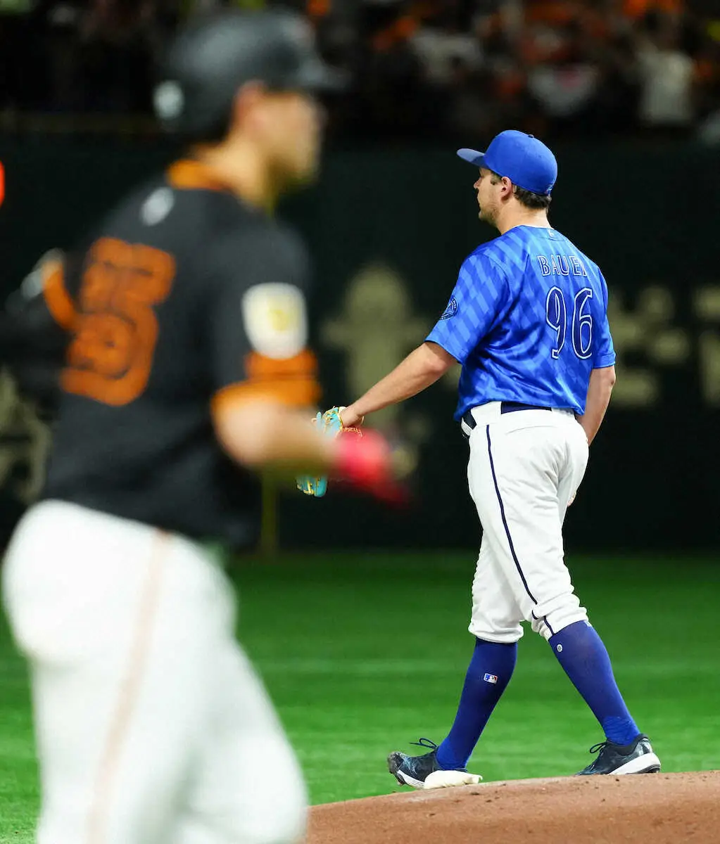 【画像・写真】DeNAバウアー今季初勝利ならず　巨人・岡本に連続被弾「非常に良い打者」初東京Dで5回5失点KO