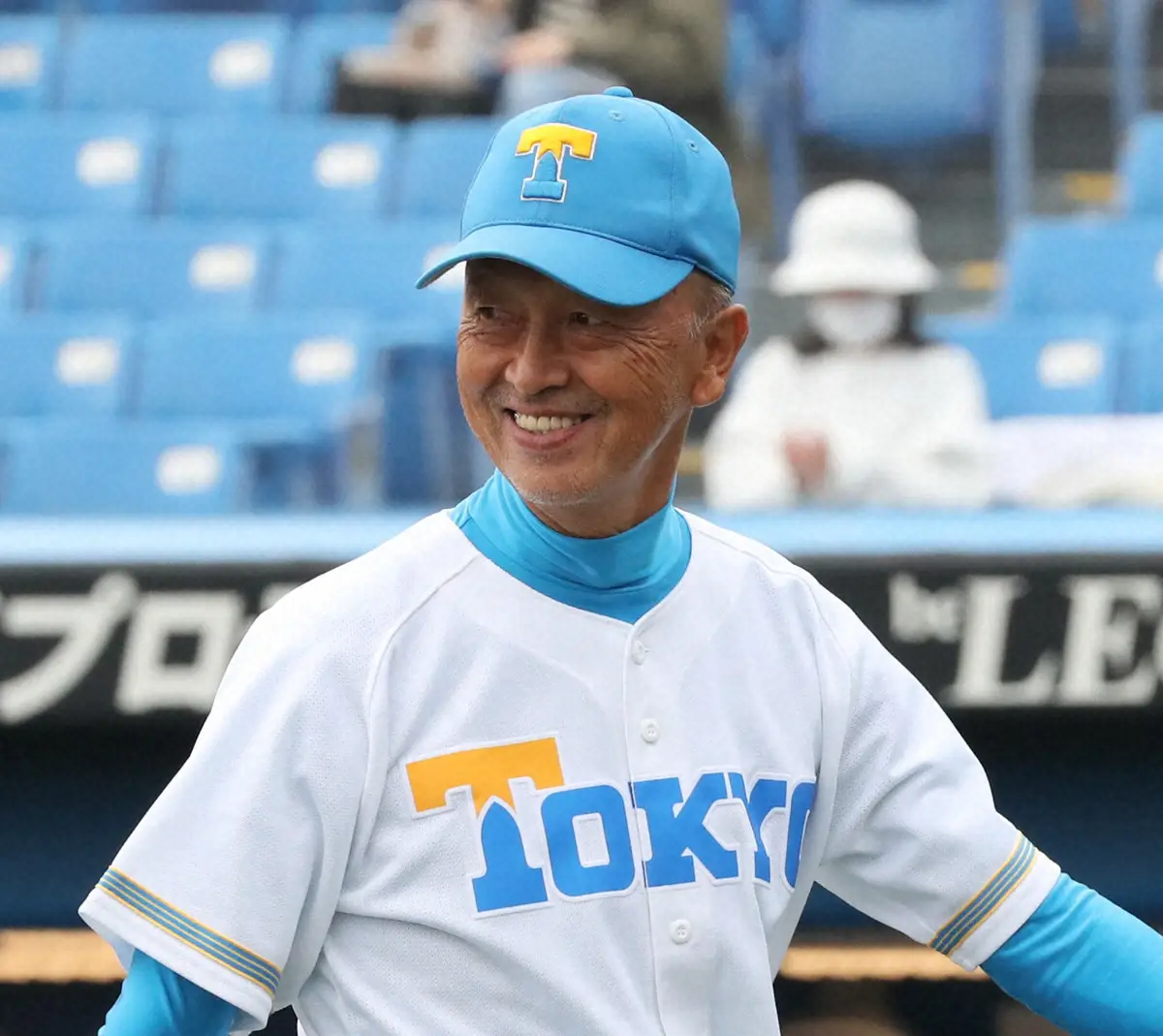 【画像・写真】東大OB、前監督の井手峻氏がノーバウンド始球式「投げる前は心配だったけどね」