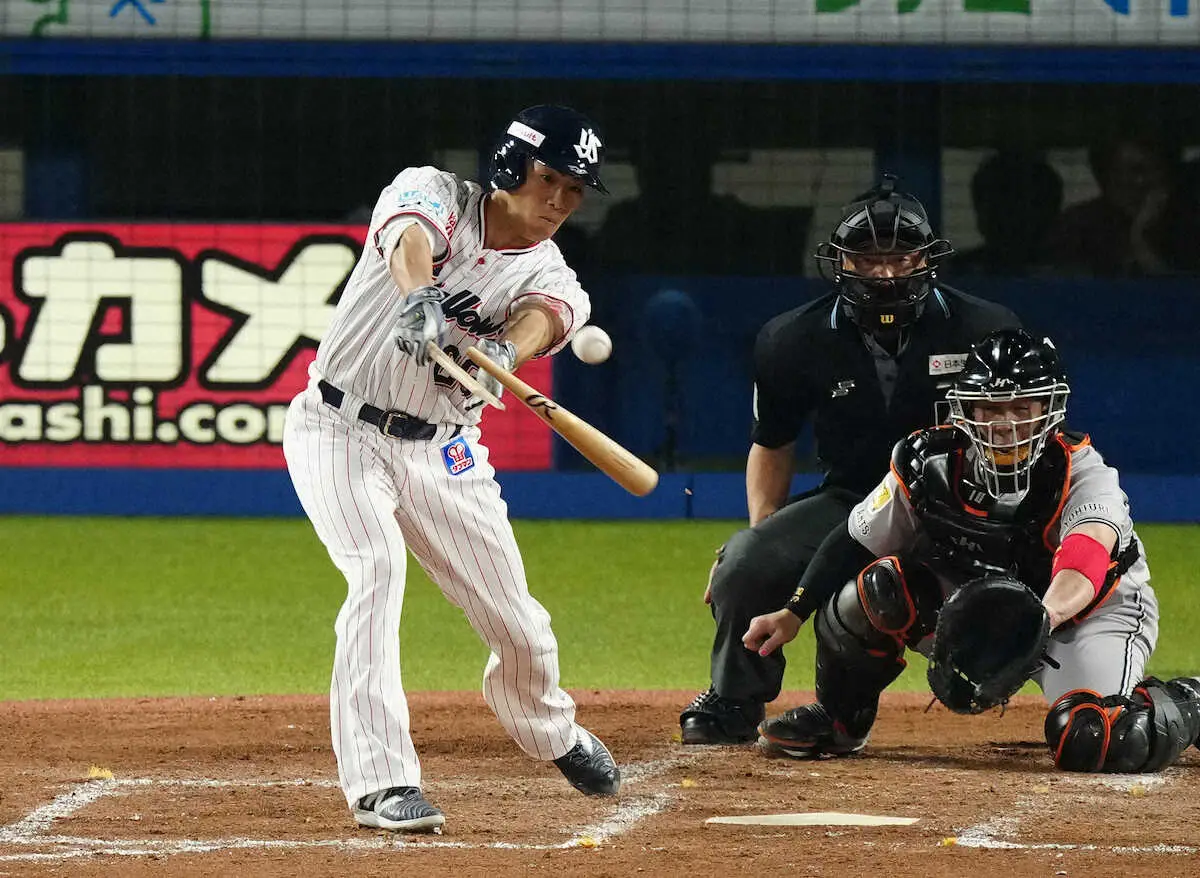【画像・写真】ヤクルト　先発左腕・山野がバットを折りながら2点目を叩き出す！オスナに待望の先制1号　神宮大歓声