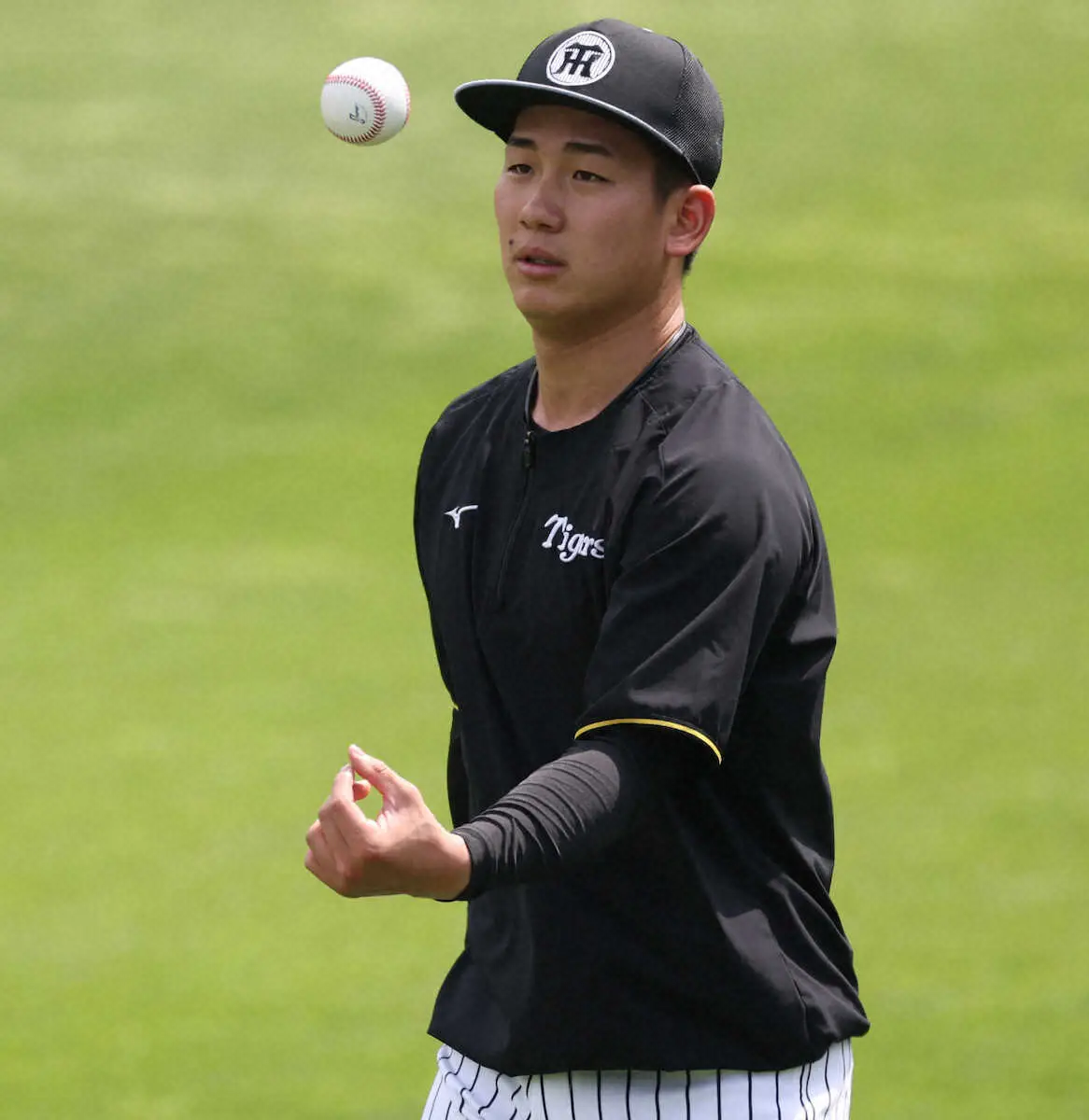 【画像・写真】＜神・広（5）＞先発登板に備えて汗を流す伊原（撮影・北條　貴史）　