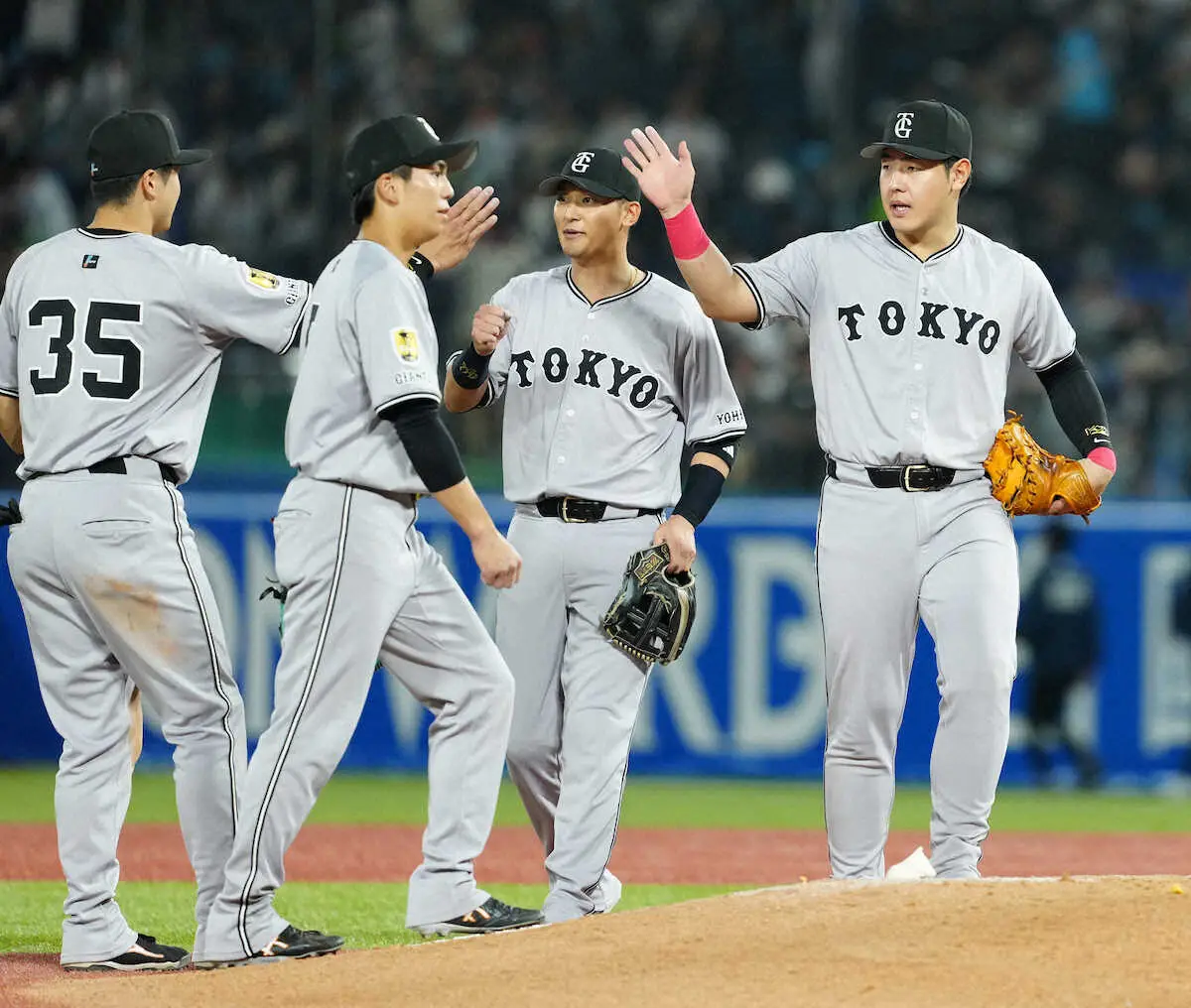 【画像・写真】巨人・岡本和真「逆転して勝てたというのは良かったと思います」終盤の逆転呼んだ3戦ぶり6号！打点と2冠